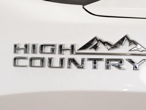 Used 2024 Chevrolet Silverado 1500 High Country w/ High Country Premium Package AWD/4WD image 16