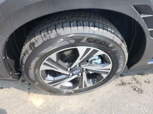 Used 2025 Subaru Crosstrek 2.0i Premium image 8