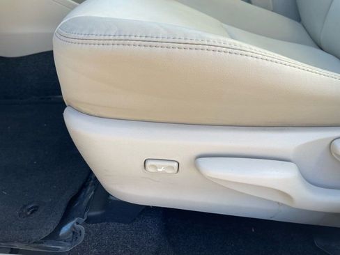 Used 2014 Toyota Prius V Five image 39