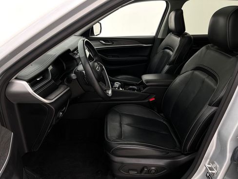 Used 2021 Jeep Grand Cherokee L Limited AWD/4WD image 11