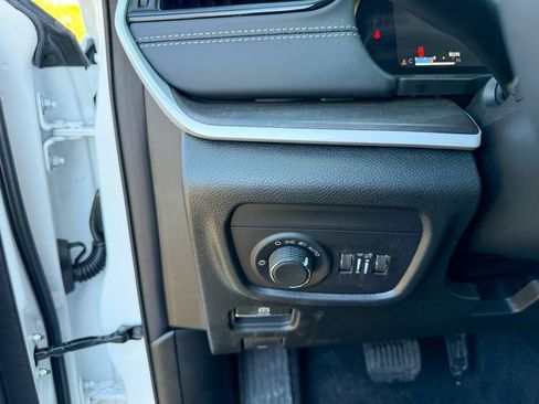 New 2026 Jeep Grand Cherokee Altitude AWD/4WD image 19