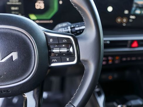 Used 2025 Kia Sorento S image 12