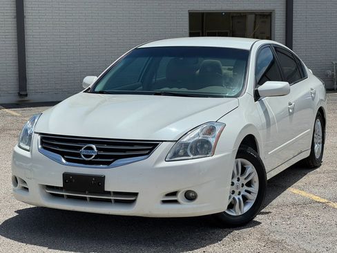 Used 2012 Nissan Altima 2.5 S w/ 20th Anniversary Pkg FWD image 2