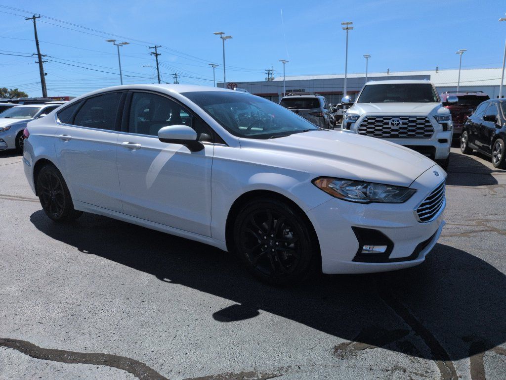 Used 2019 Ford Fusion SE w/ Equipment Group 151A FWD image 7