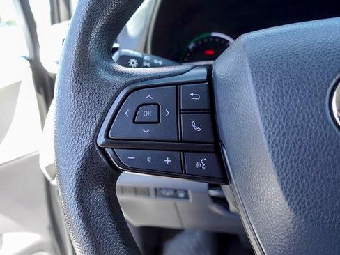 Certified 2023 Toyota Sienna LE FWD image 15