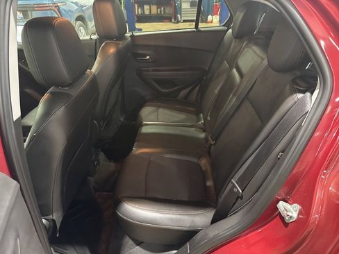 Used 2019 Chevrolet Trax LT w/ LT Convenience Package image 29