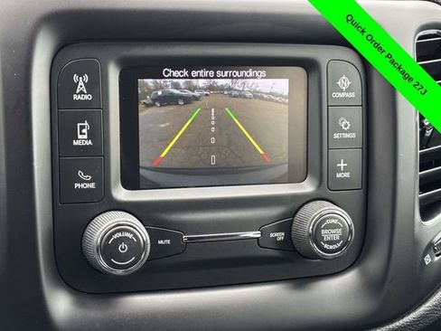 Used 2018 Jeep Compass Latitude w/ Cold Weather Group image 17