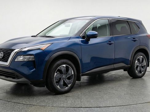Used 2025 Nissan Rogue SV image 3