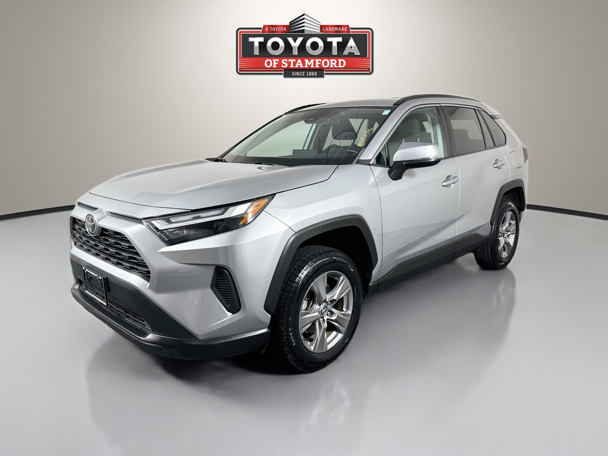 Used 2022 Toyota RAV4 XLE AWD/4WD image 3