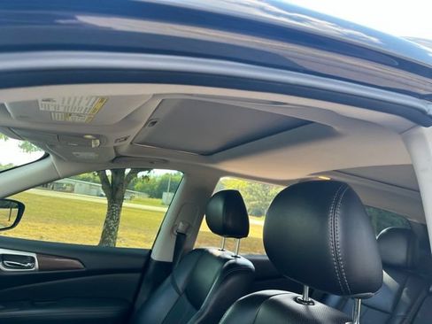 Used 2020 Nissan Pathfinder Platinum FWD image 10
