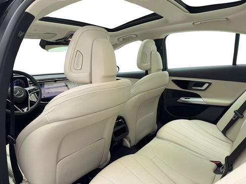 Used 2025 Mercedes-Benz E 350 Sedan image 31