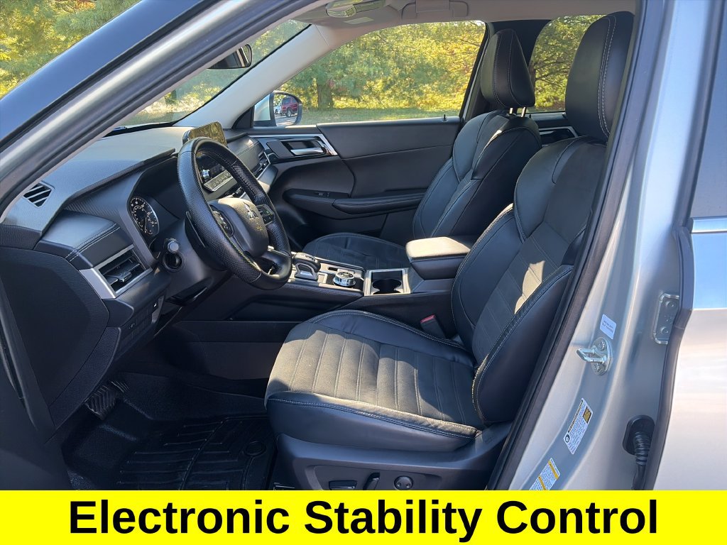 Used 2022 Mitsubishi Outlander SE AWD/4WD image 9