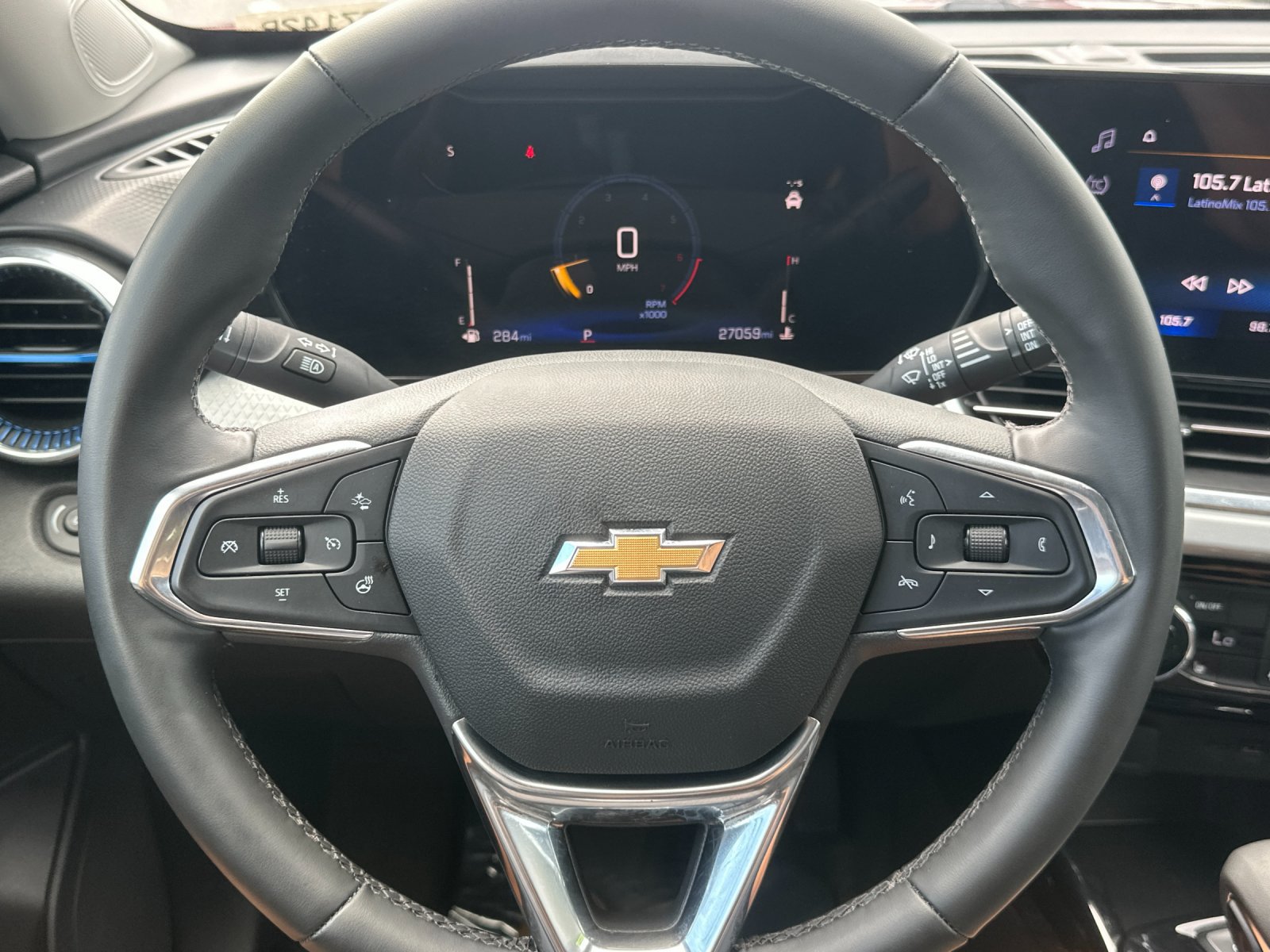 Used 2025 Chevrolet Trax LT w/ LT Convenience Package FWD image 23