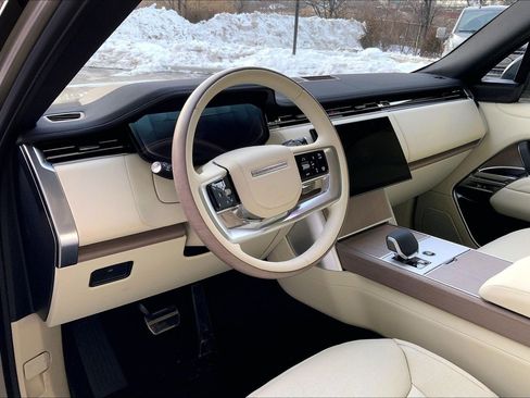 New 2026 Land Rover Range Rover Long Wheelbase SE image 8