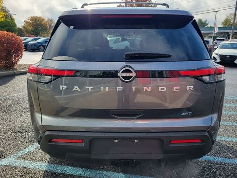 New 2025 Nissan Pathfinder SV image 5