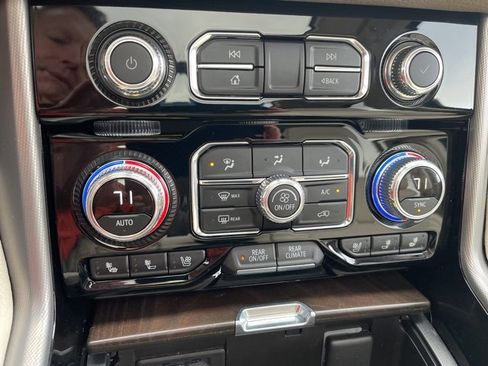 Used 2021 GMC Yukon Denali w/ Denali Premium Package image 30