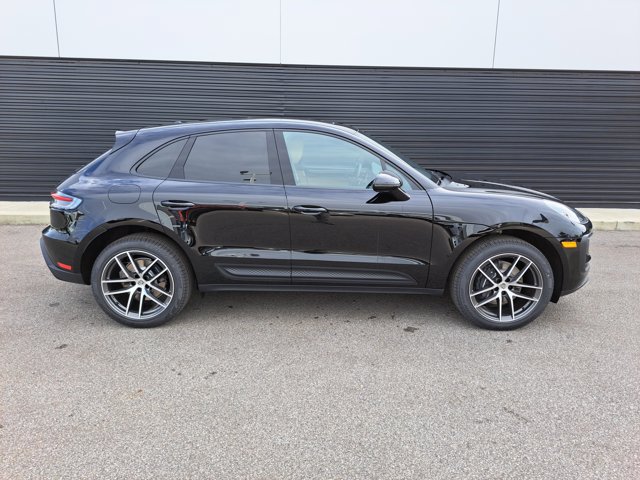 Used 2026 Porsche Macan AWD/4WD image 8