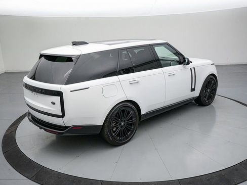 Used 2023 Land Rover Range Rover SE image 4