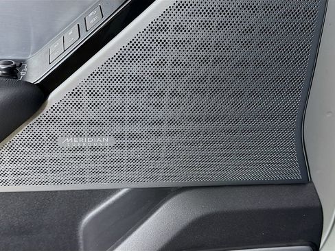 Used 2018 Land Rover Range Rover Velar R-Dynamic SE image 8