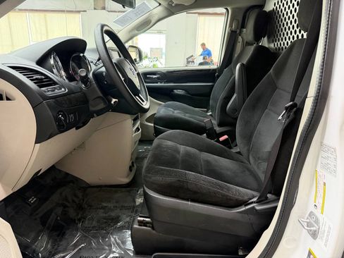 Used 2014 RAM C/V Tradesman FWD image 12