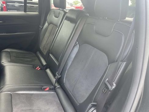Certified 2024 Jeep Grand Cherokee Altitude AWD/4WD image 11