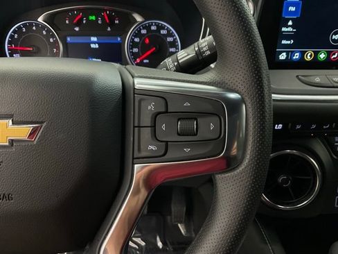 Used 2025 Chevrolet Blazer LT FWD image 13
