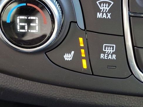 Used 2020 Chevrolet Traverse LT image 29