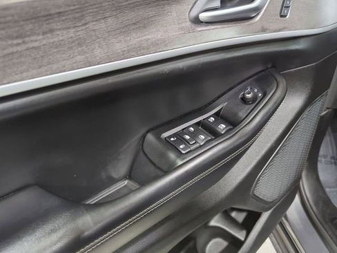 Used 2023 Jeep Grand Cherokee Limited image 23