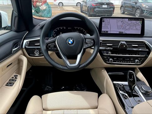 Used 2022 BMW 530e w/ Convenience Package RWD image 11
