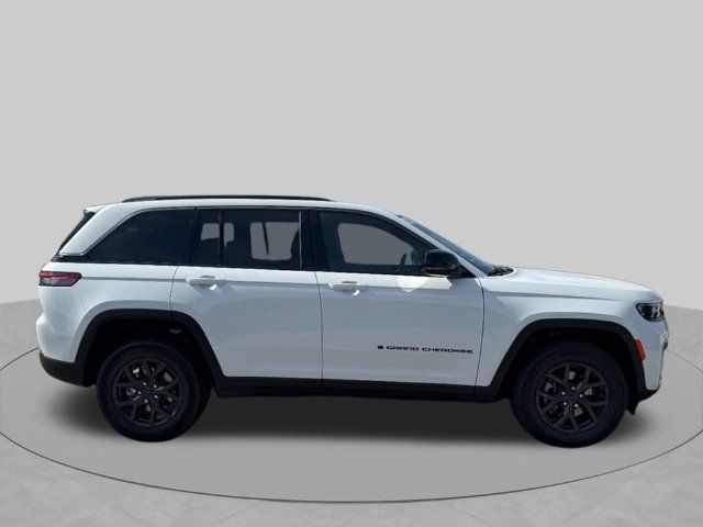 New 2027 Jeep Grand Cherokee Altitude AWD/4WD image 2