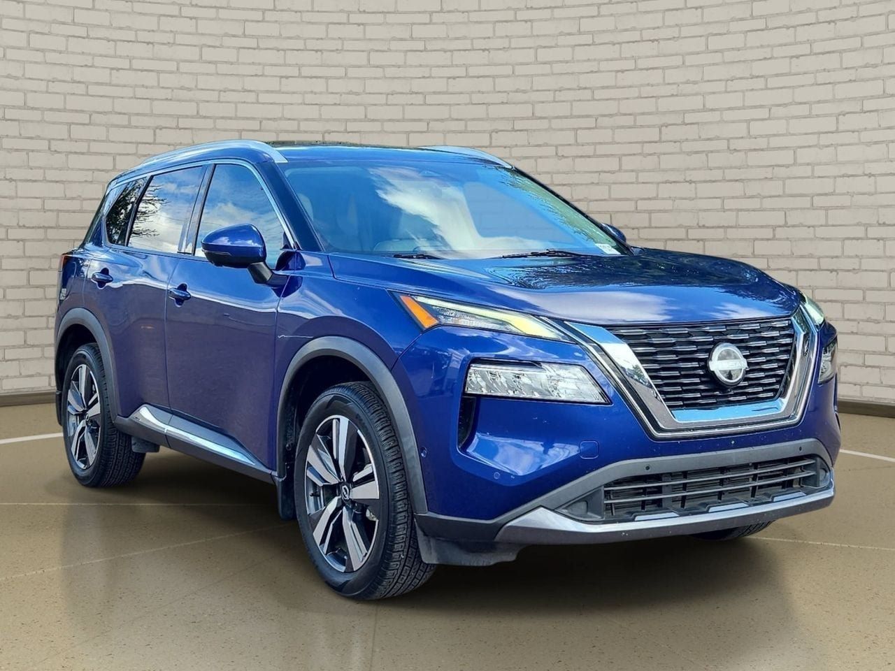 Used 2023 Nissan Rogue SL w/ SL Premium Package FWD image 3