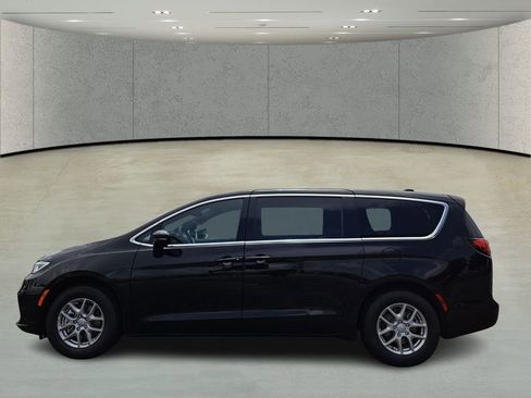 New 2025 Chrysler Pacifica Select image 8