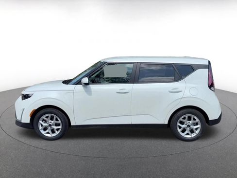 Used 2025 Kia Soul LX w/ LX Technology Package FWD image 9