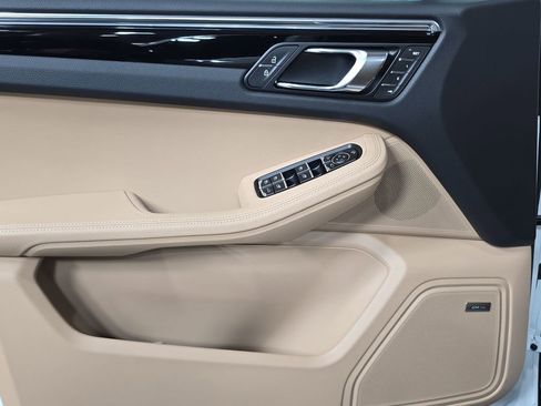 New 2026 Porsche Macan image 22