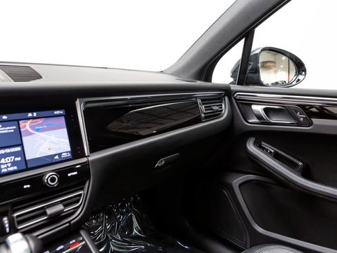 Used 2022 Porsche Macan image 36