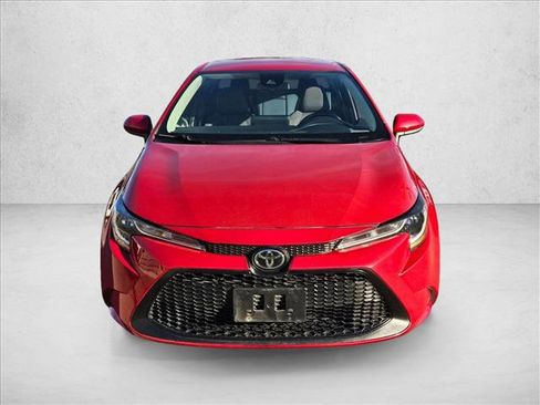 Used 2020 Toyota Corolla LE image 2