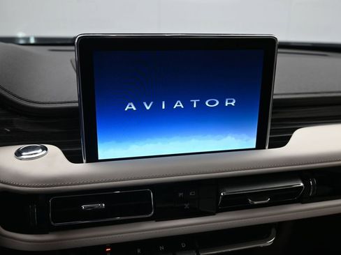 Used 2023 Lincoln Aviator Black Label w/ Class IV Trailer Tow Package AWD/4WD image 15