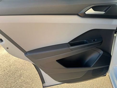 Used 2022 Volkswagen Taos S image 10