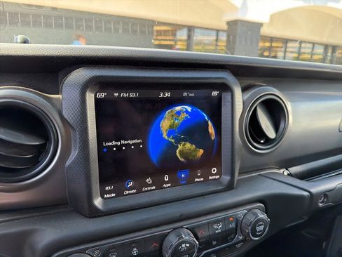 Certified 2021 Jeep Gladiator Sport AWD/4WD image 19