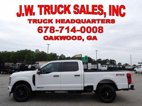 Used 2024 Ford F250 XL w/ STX Appearance Package AWD/4WD image 2