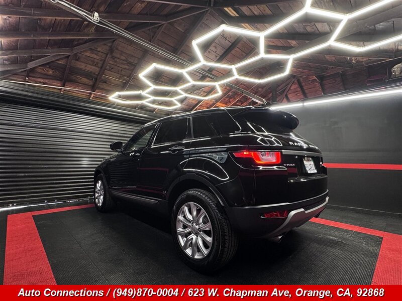 Used 2018 Land Rover Range Rover Evoque SE AWD/4WD image 4