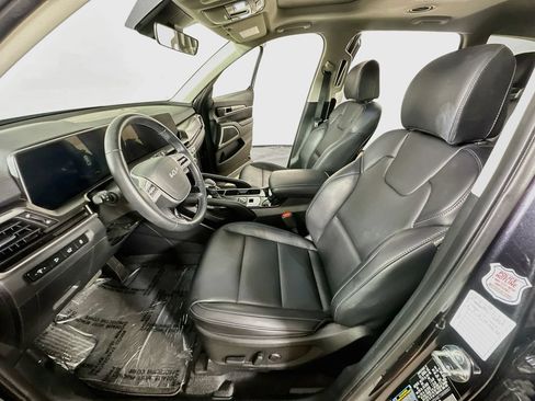 Used 2025 Kia Telluride S FWD image 16