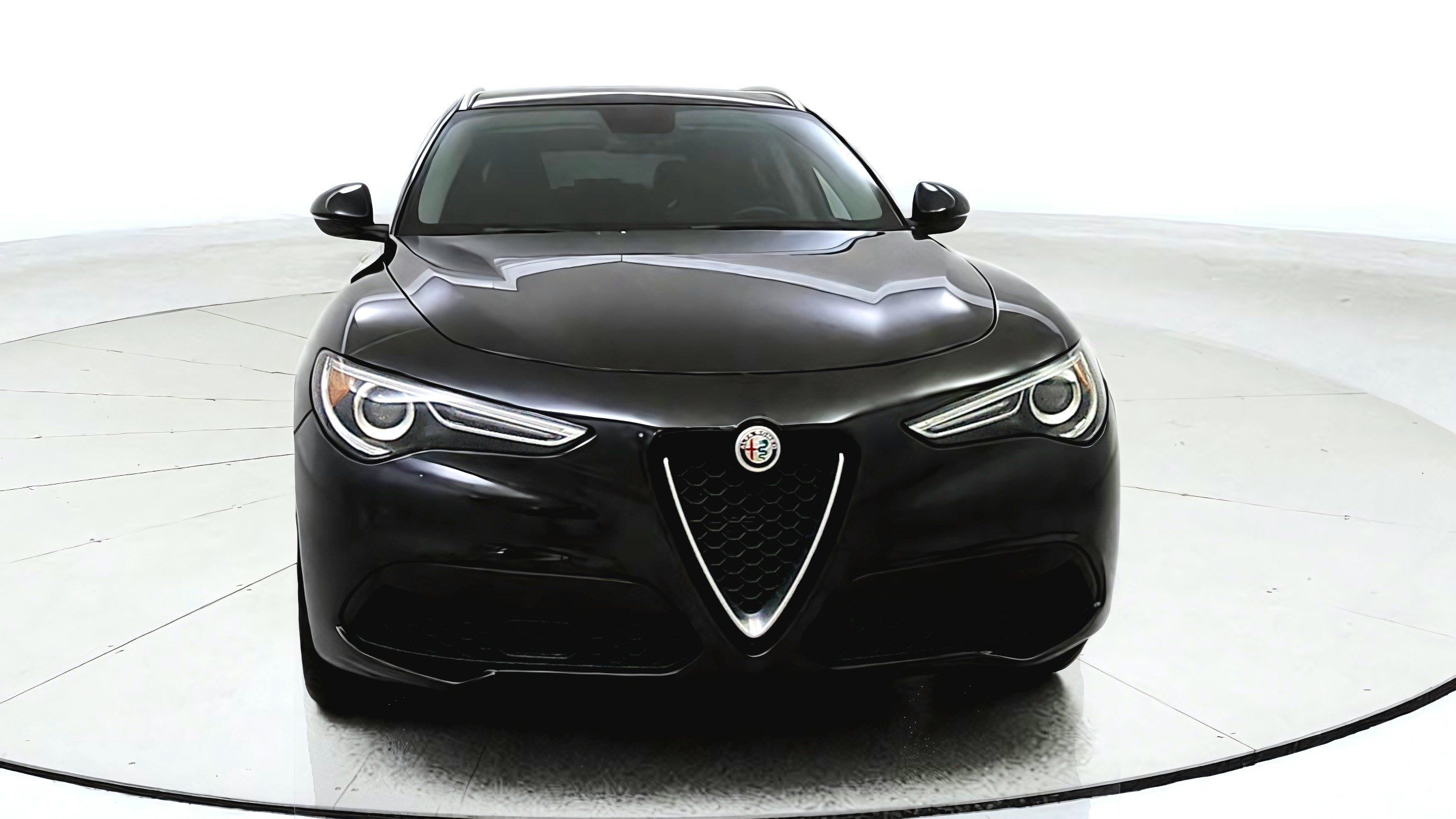 Used 2018 Alfa Romeo Stelvio Ti AWD/4WD image 2