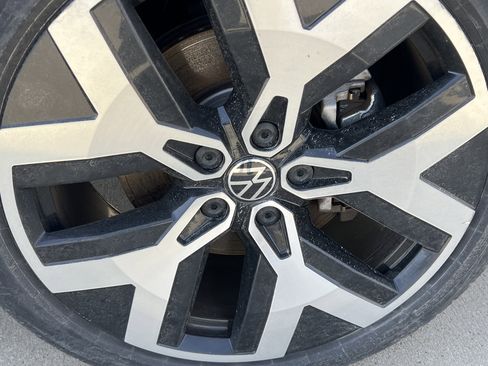 Used 2023 Volkswagen Taos SEL image 12