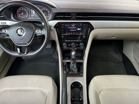 Used 2022 Volkswagen Passat 2.0T SE image 18