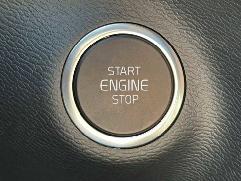 Used 2025 Volvo XC40 B5 Plus w/ Climate Package image 31