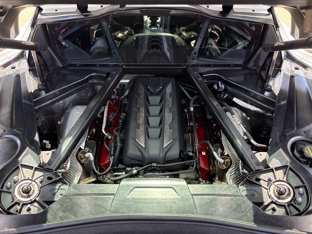 Used 2024 Chevrolet Corvette Stingray Preferred Cpe w/ Body-Color Dual Roof Package RWD image 30