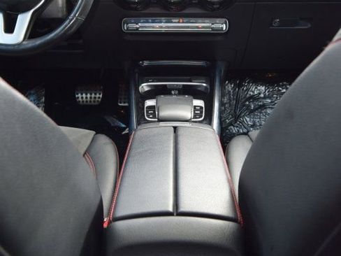 Used 2020 Mercedes-Benz GLB 250 4MATIC image 27