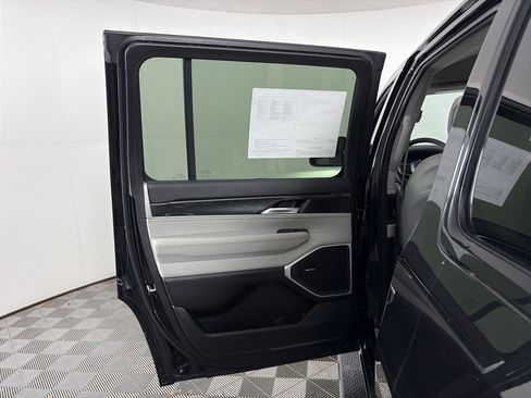 Used 2022 Jeep Wagoneer Series I image 35