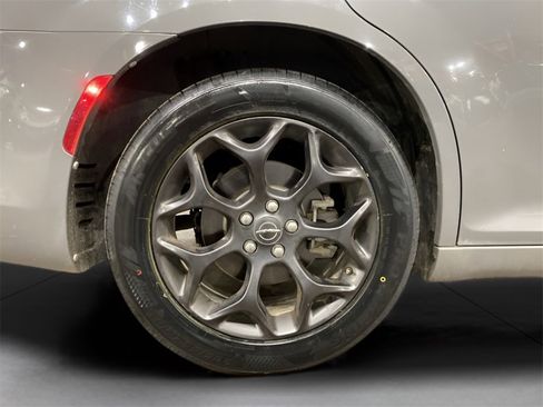 Used 2019 Chrysler 300 S image 16